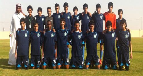 بالفيديو.. لاعب يتعرض للطعن داخل الملعب بالسعودية